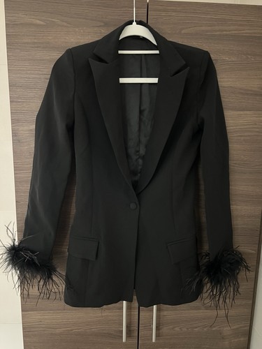 Elegant black blazer with